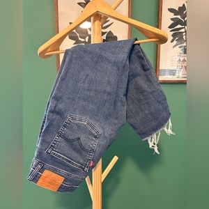 Cropped Levi’s Premium 510s in Dark Wash *CHECK DESCRIPTION*